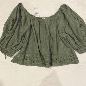 American eagle medium green cute shirt